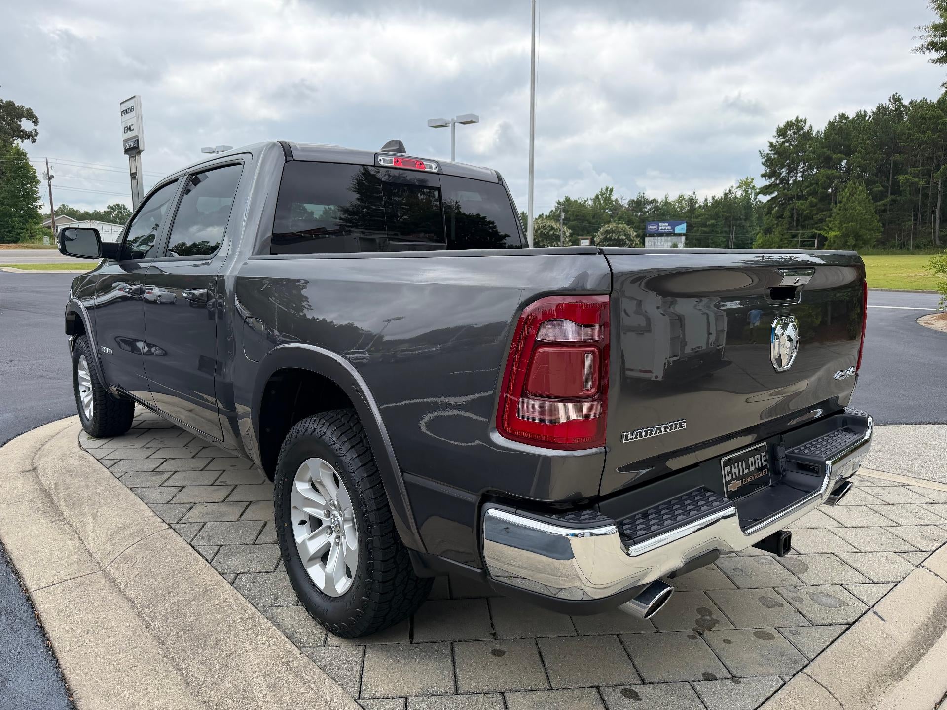 2022 RAM 1500 Laramie Crew Cab 4x4 5'7" Box