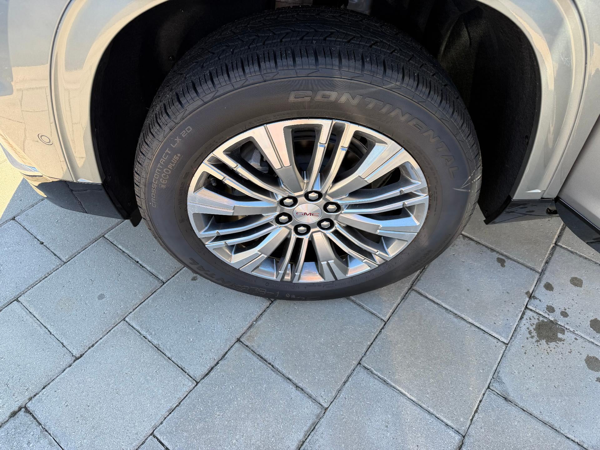 2027 GMC Acadia Denali