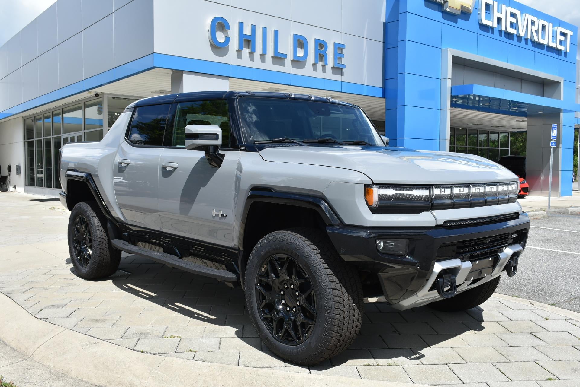 2025 GMC Hummer EV 2X's photo