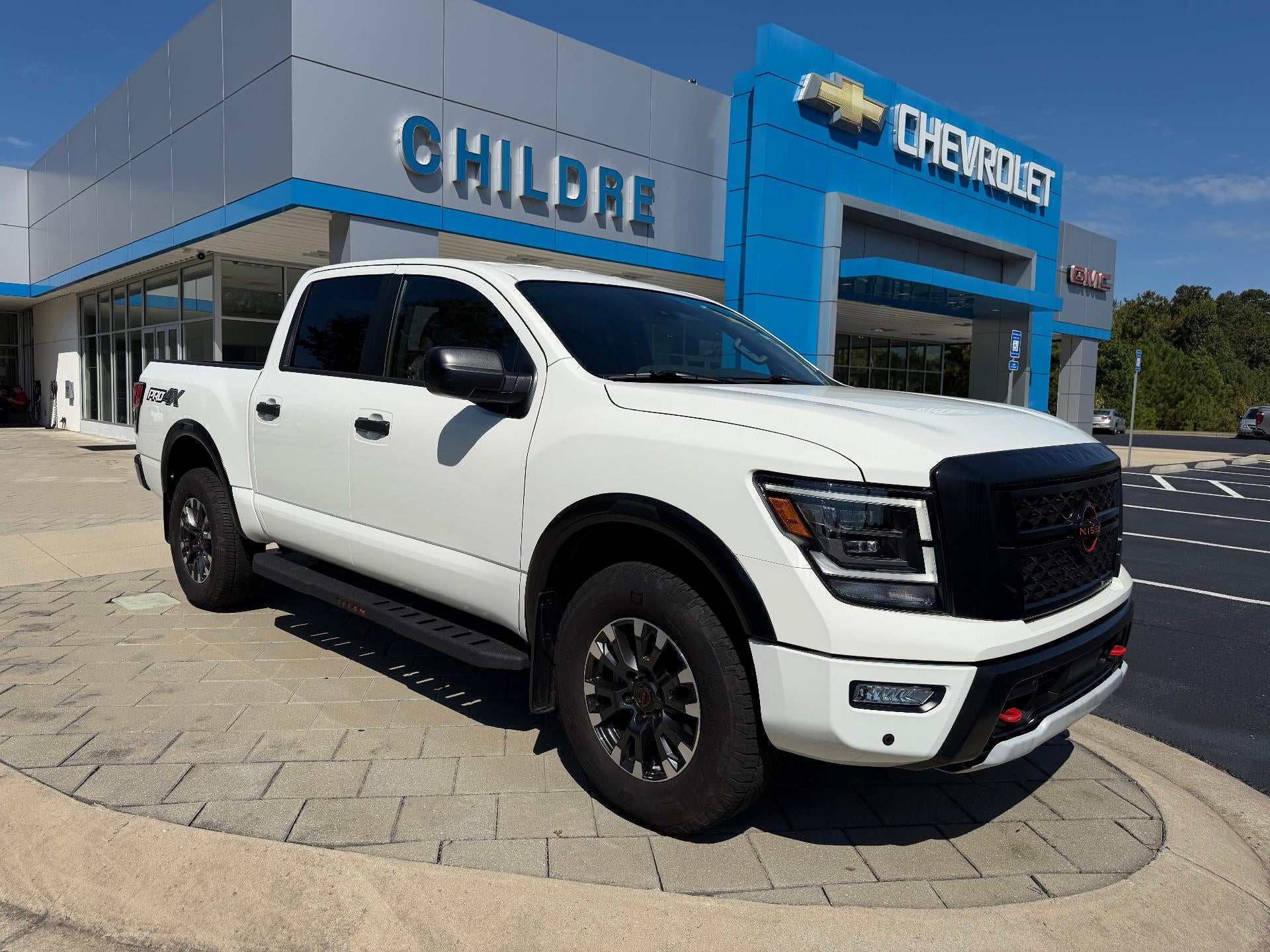 2024 Nissan TITAN Crew Cab PRO-4X 4x4