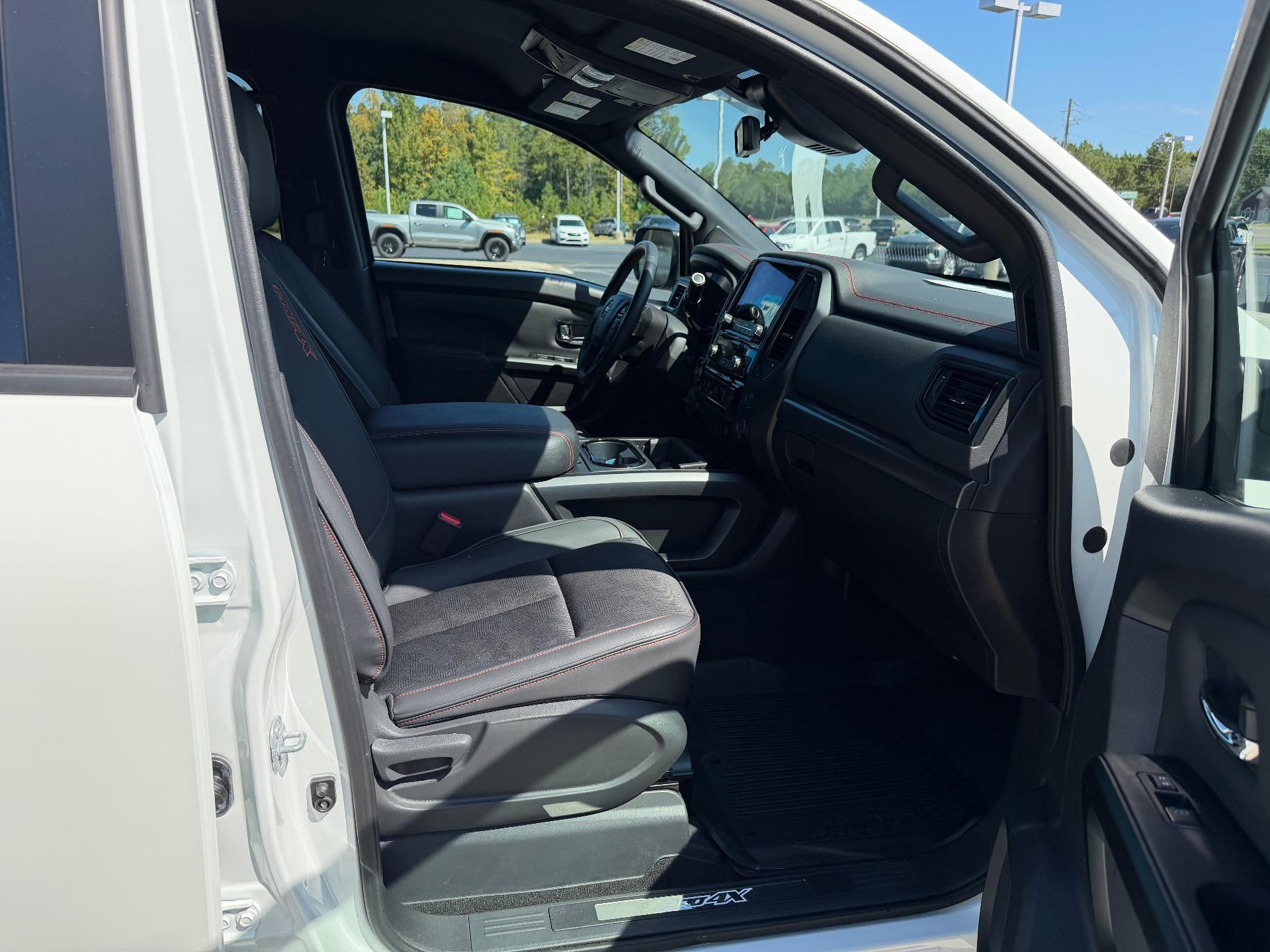 2024 Nissan TITAN Crew Cab PRO-4X 4x4