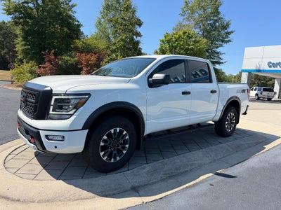2024 Nissan TITAN Crew Cab PRO-4X 4x4