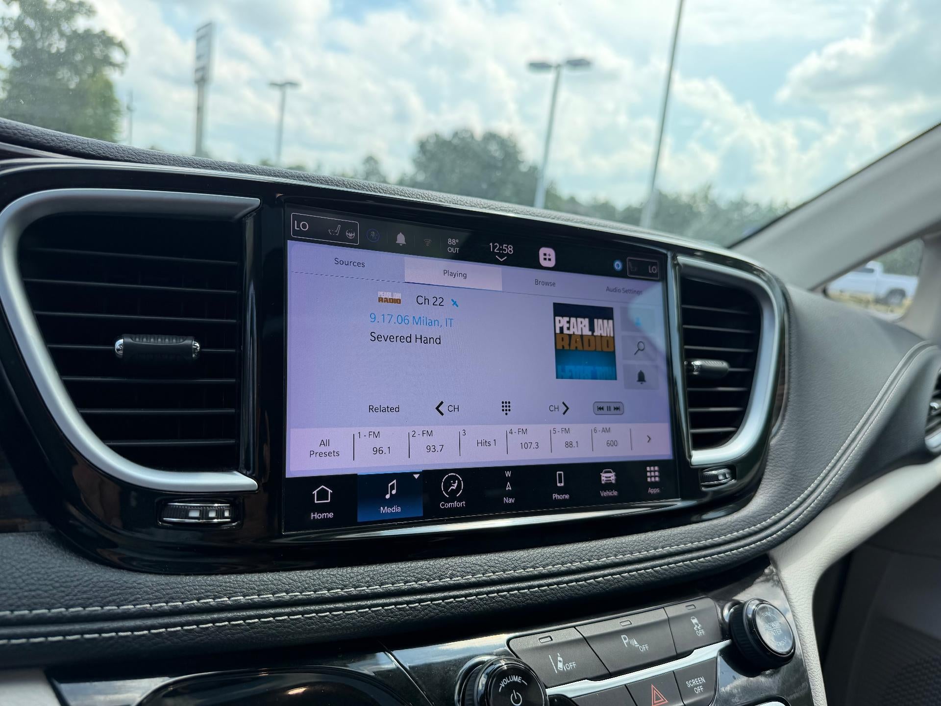 2023 Chrysler Pacifica Hybrid Limited