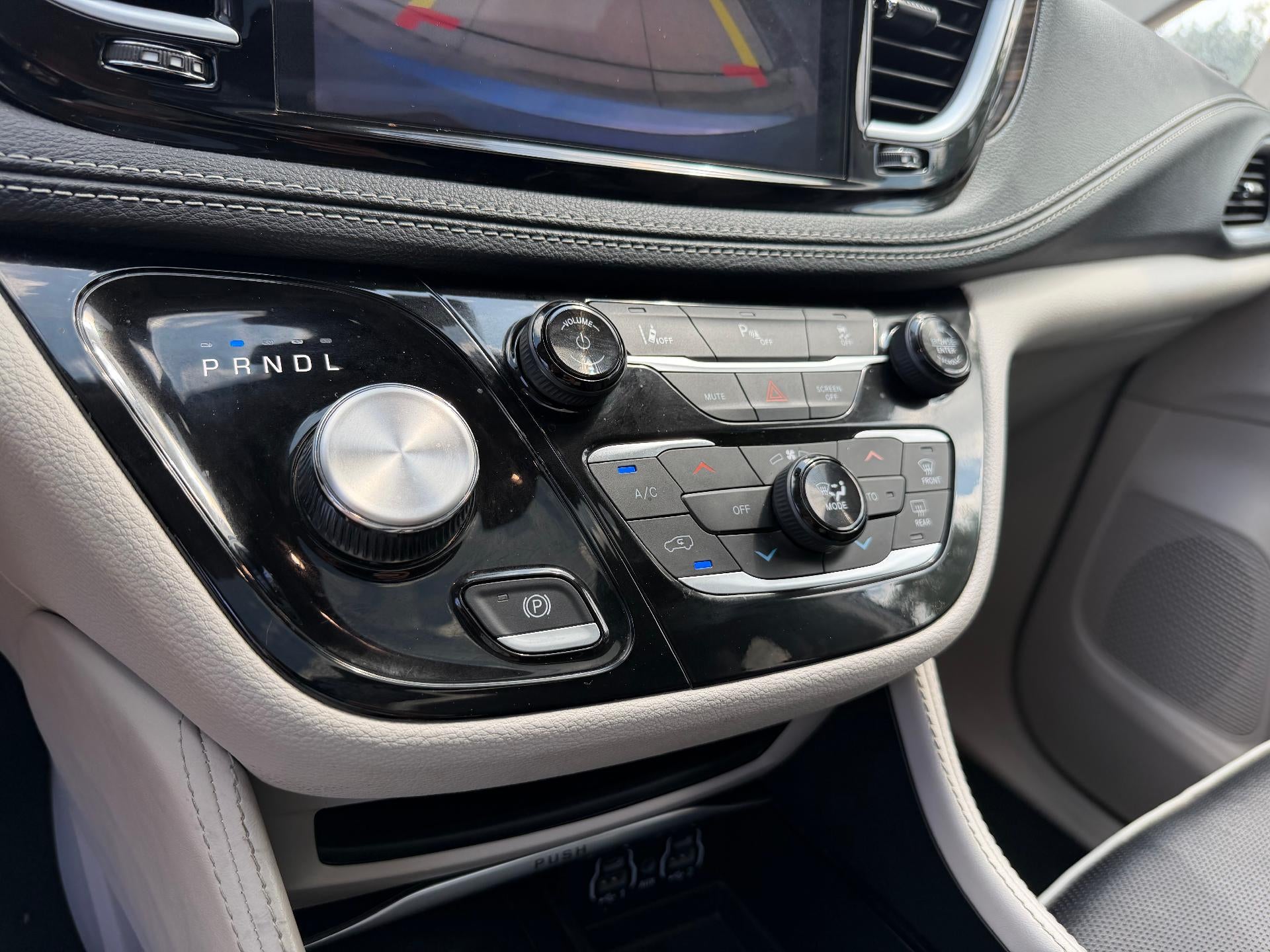 2023 Chrysler Pacifica Hybrid Limited