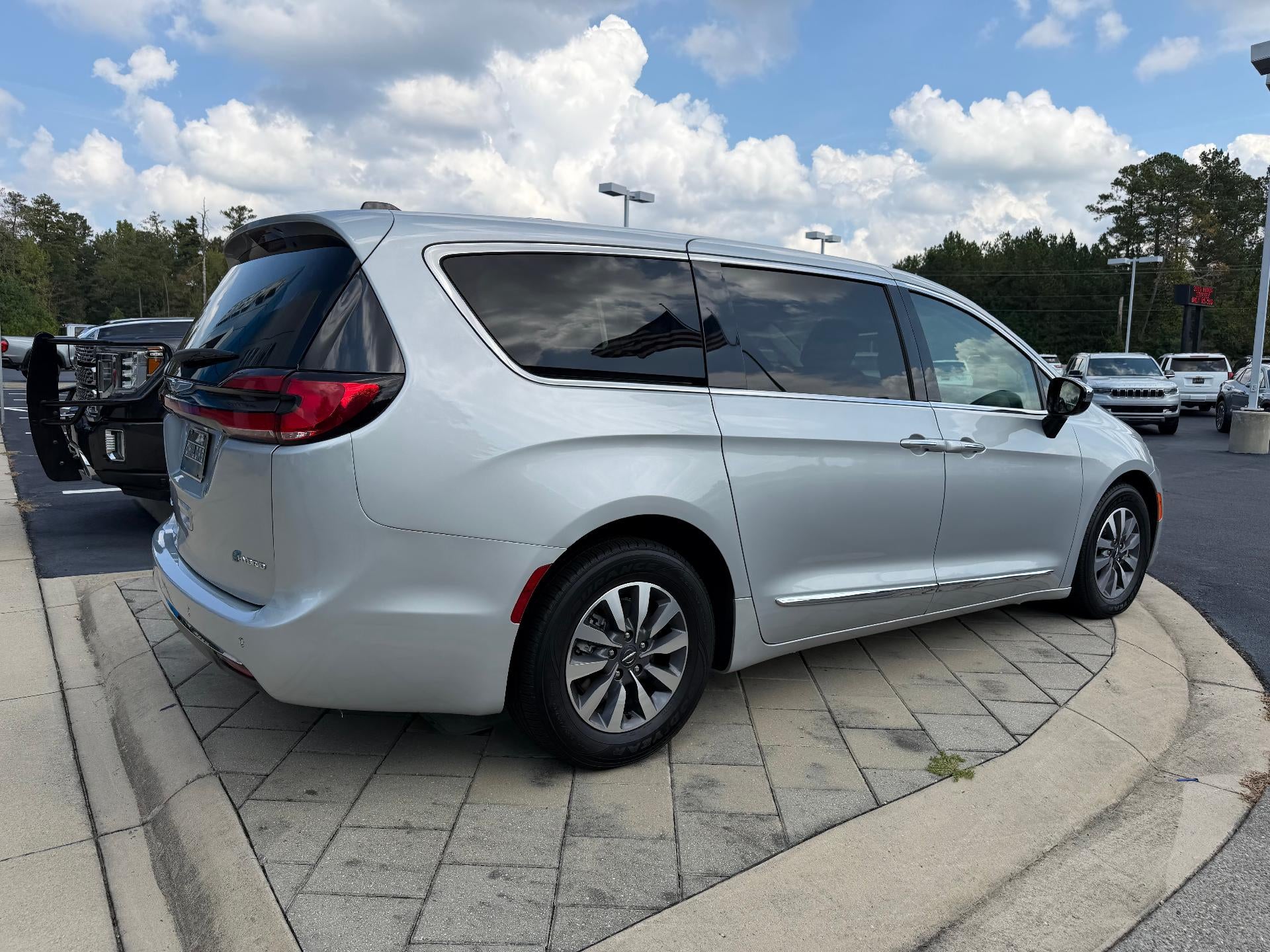 2023 Chrysler Pacifica Hybrid Limited