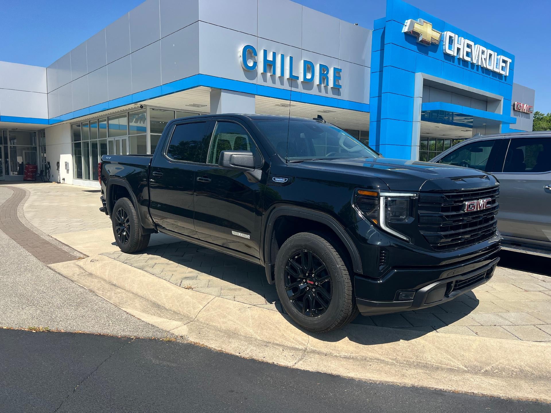 2026 GMC Sierra 4WD Crew Cab Std Box Elevation 3VL's photo