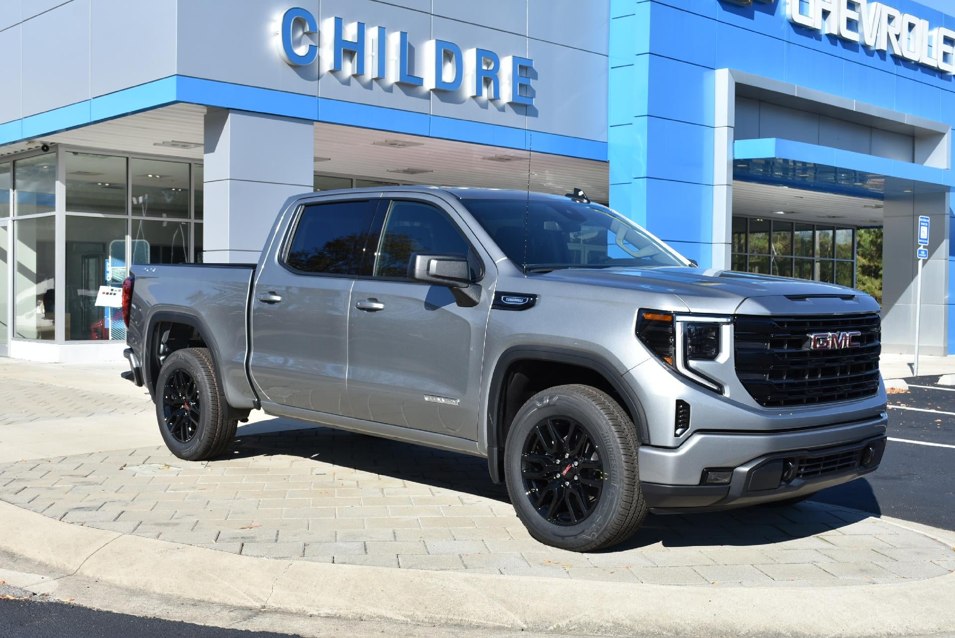 2026 GMC Sierra 4WD Crew Cab Std Box Elevation 3VL's photo