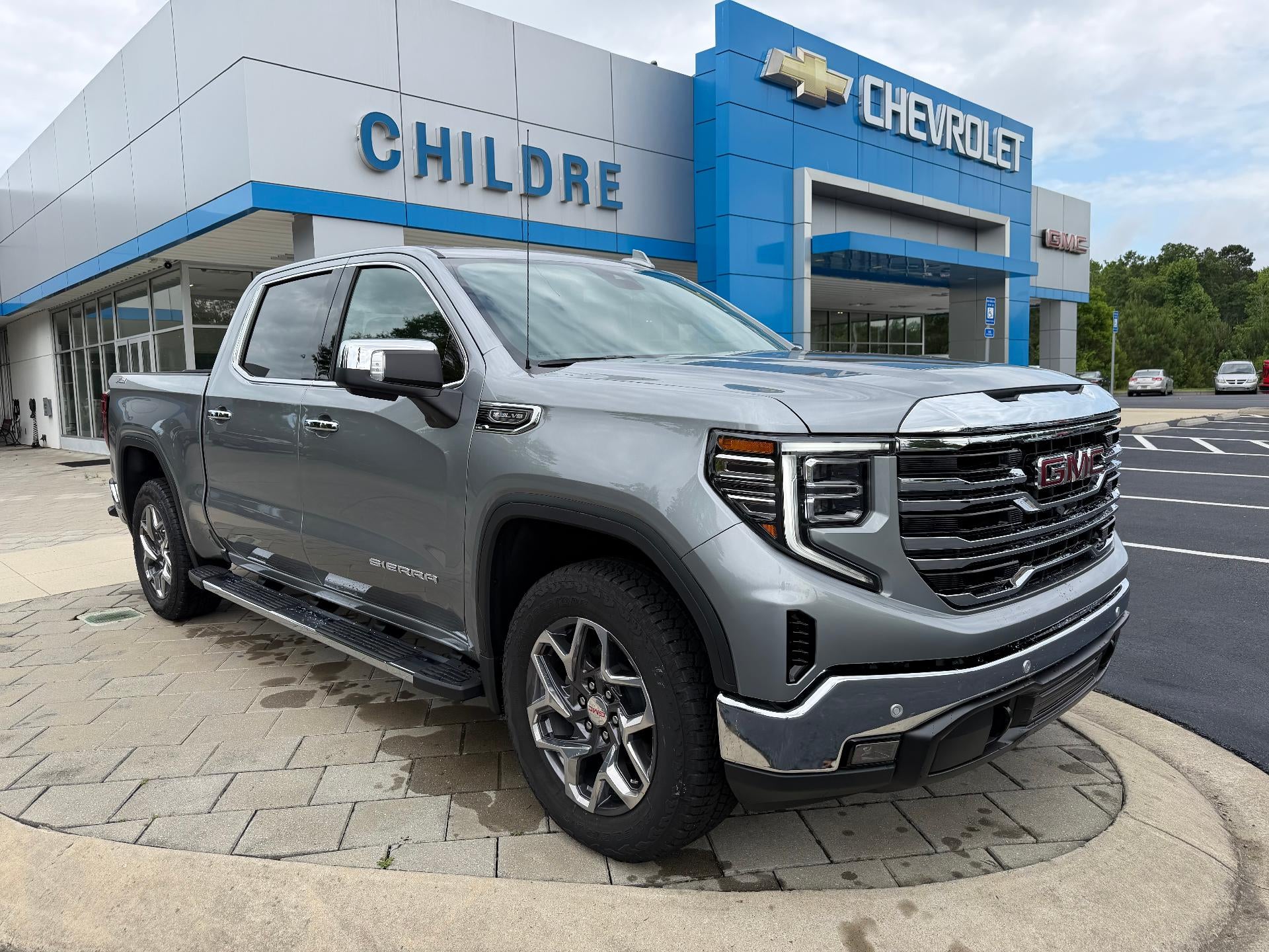 2026 GMC Sierra 4WD Crew Cab Short Box SLT's photo